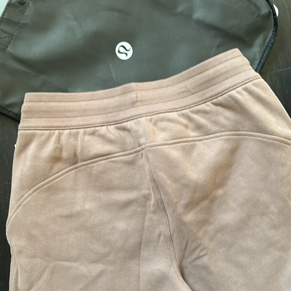 LULULEMON SCUBA HIGH RISE SHORTS 5”in TAUPETASTIC SZ 8 NWT - Picture 4 of 7